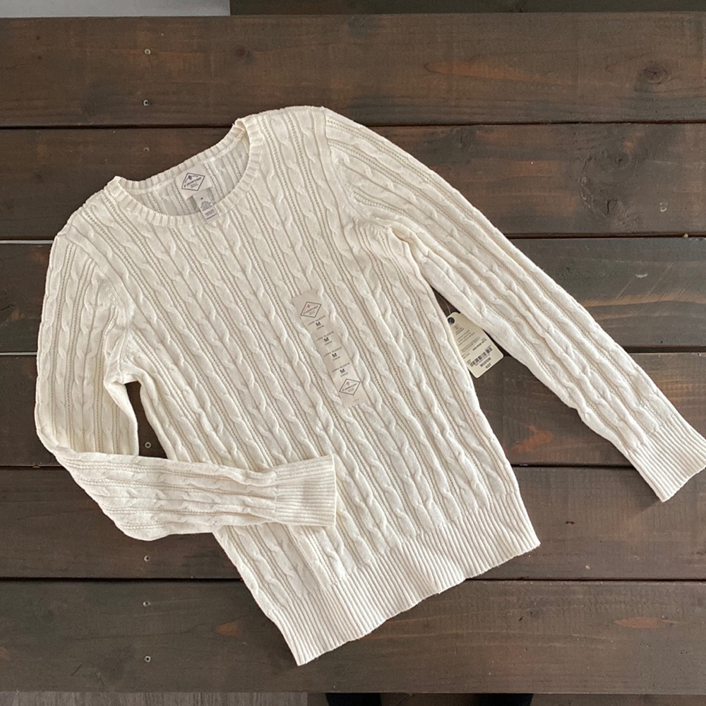 NWT St John’s Bay Women’s Size Medium Classic Cable Sweater